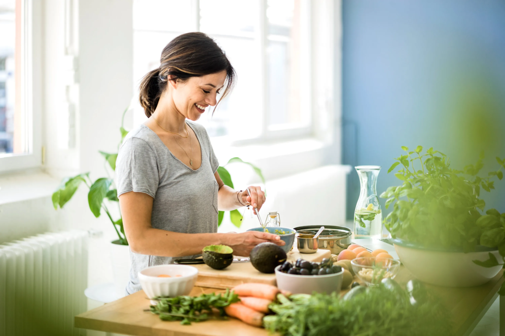 A women making a salad